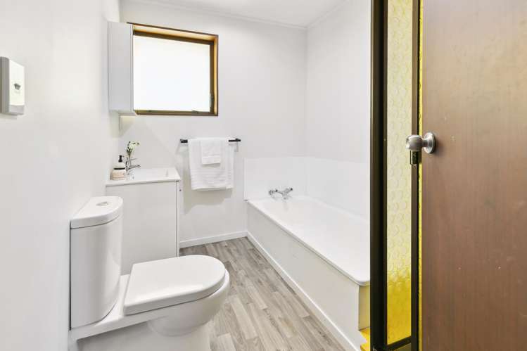 57 Percy Dyett Drive Karori_9