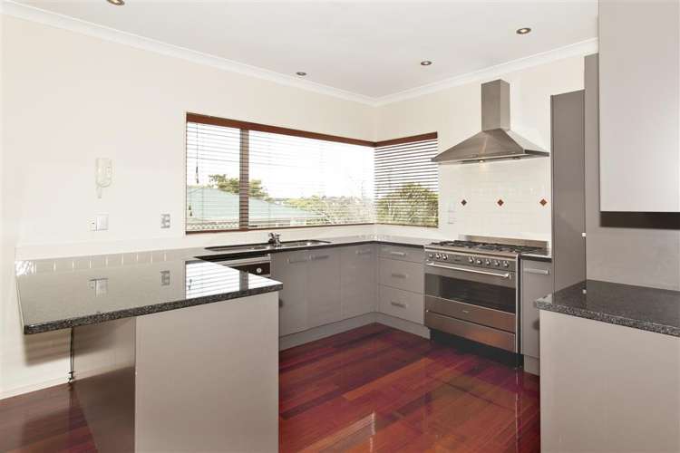 8 Scarboro Terrace Murrays Bay_13