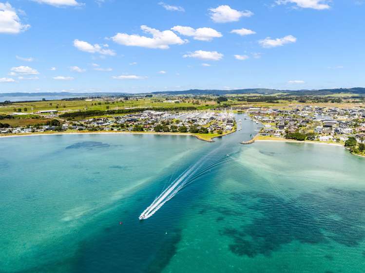 9 Finch Street One Tree Point_18