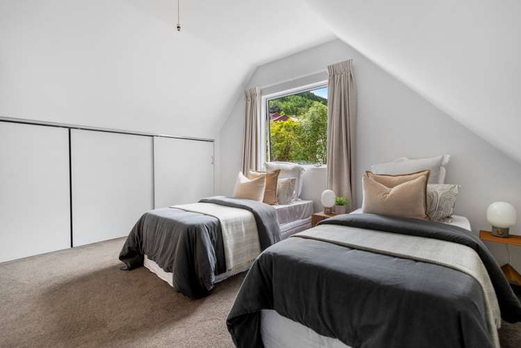 8 Arawata Terrace Fernhill/Sunshine Bay_18