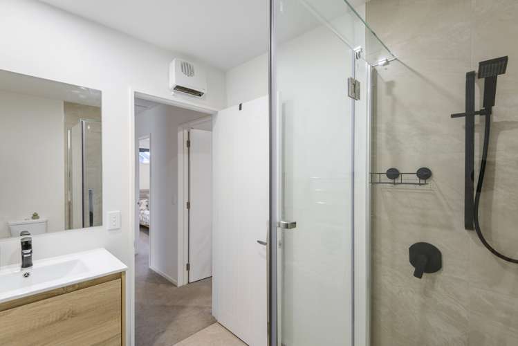 2/407 Hereford Street Linwood_17