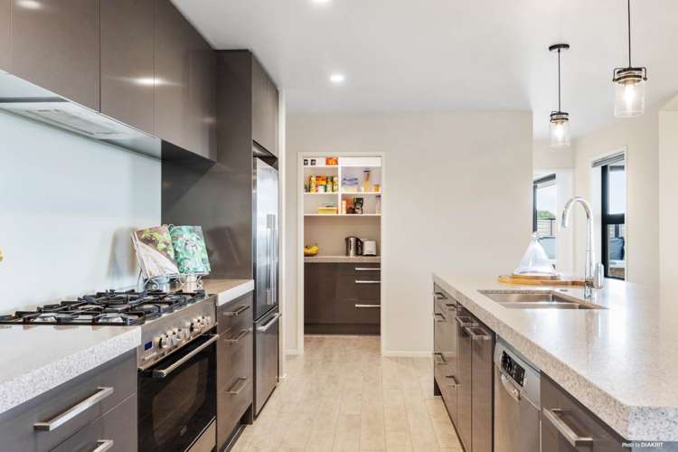 5 Lawrence Carter Drive Bombay_8