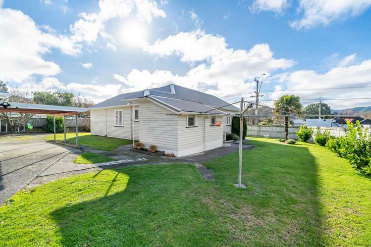 2 Davis Grove Wainuiomata_18