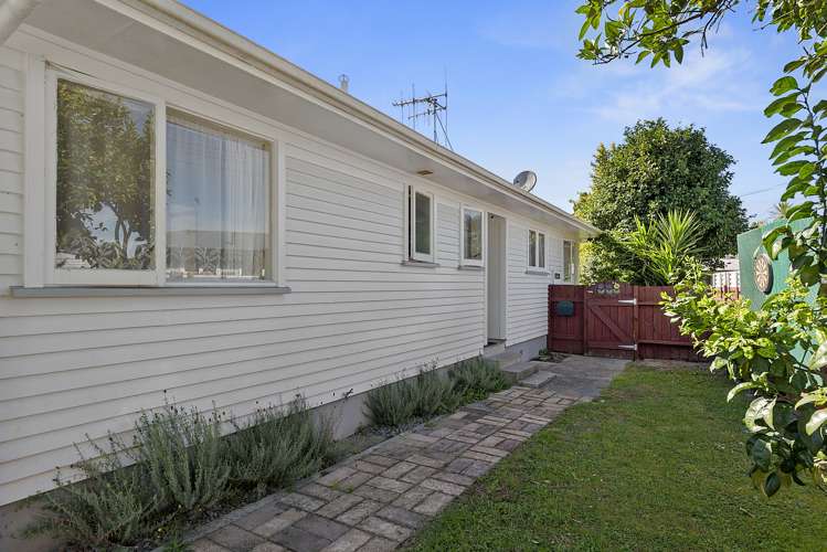 6 Manapouri Place Glenview_10