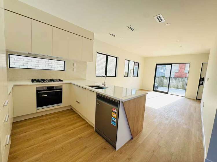 2/14 Richardson Road Mt Albert_1