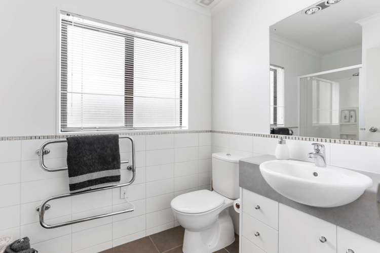 2 Allerton Place Wattle Downs_18