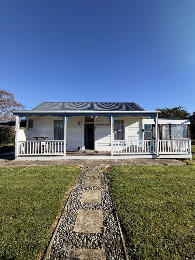 Charming cottage in coastal Hampden