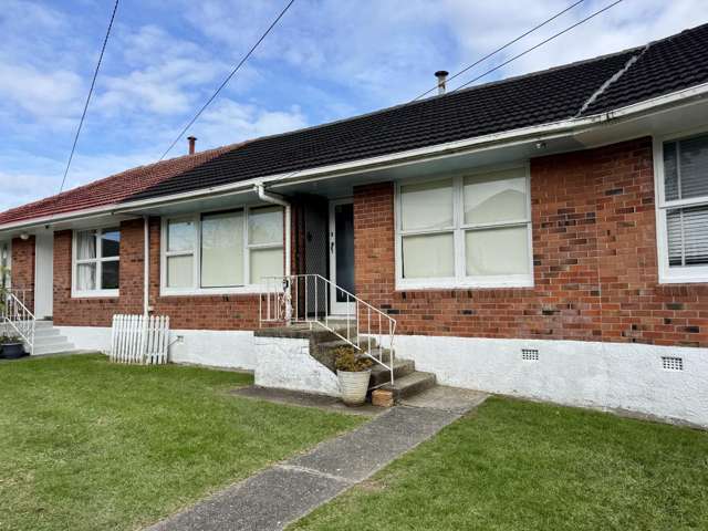 2 bedroom unit with 1 bathroom Ã¢ÂÂ walk to Pt Chev beach