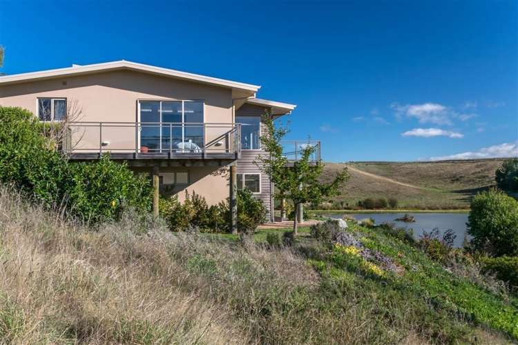 16 Lake View Place Fairhall_2