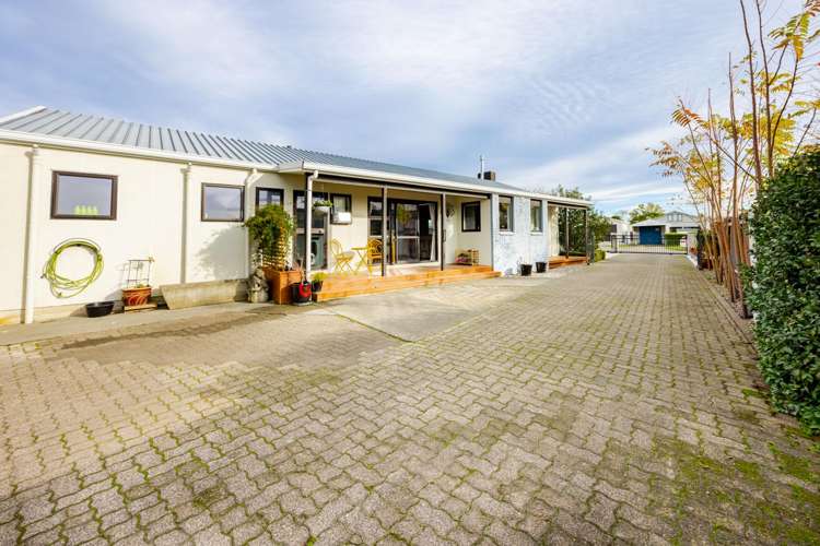 402 Park Road South Akina_34