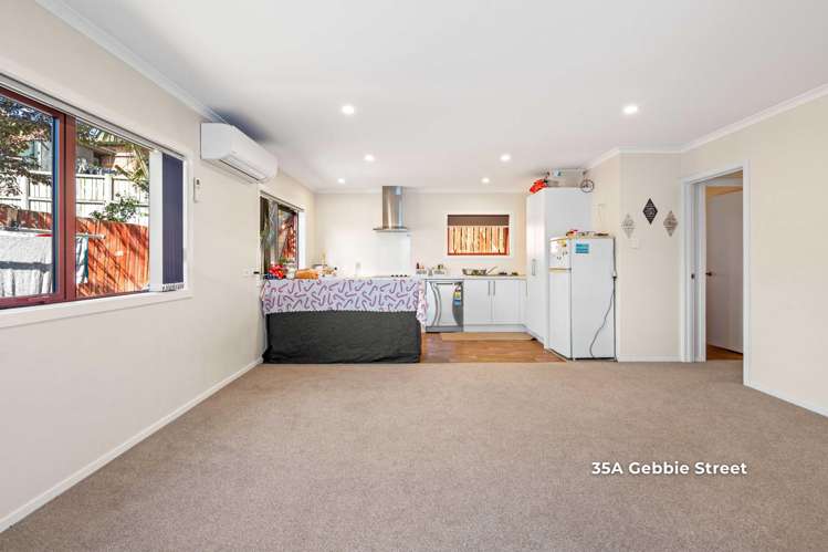 35 & 35A Gebbie Street Kinmont Park_24