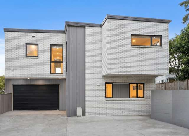 Parkside Living & Triple Parking - The Ultimate Epsom Package