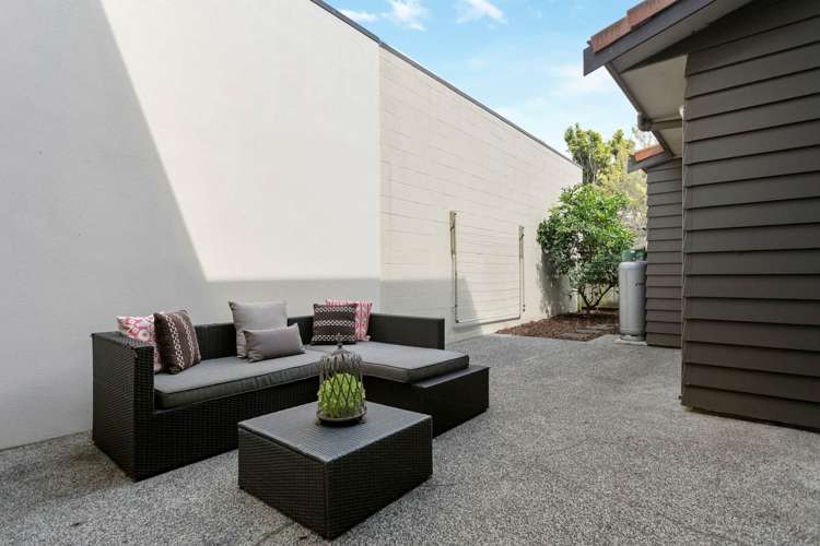 7 Savona Drive Flat Bush_19