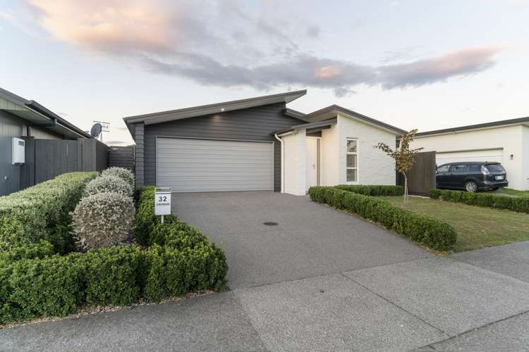32 Awatira Drive_0