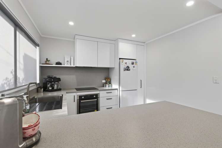 1/6 Hoyle Place Westown_12