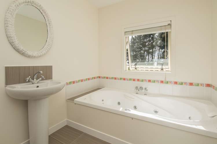 43 Chamberlain Avenue Amberley_13