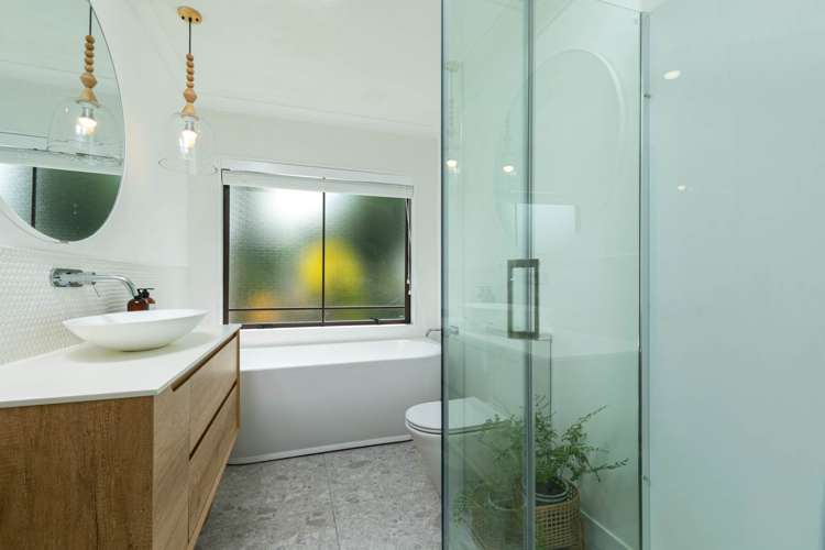 7 Springwater Vale Unsworth Heights_11