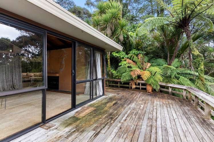 416 Scenic Drive Waiatarua_2