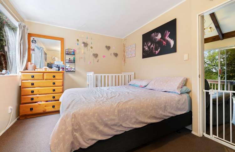 2/5 Karapiti Place Glen Eden_11