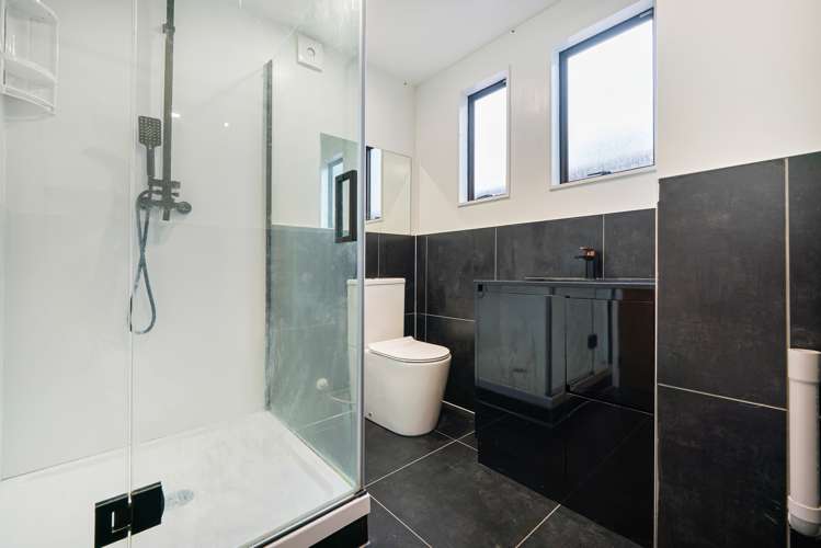 8 Riverview Road New Lynn_11