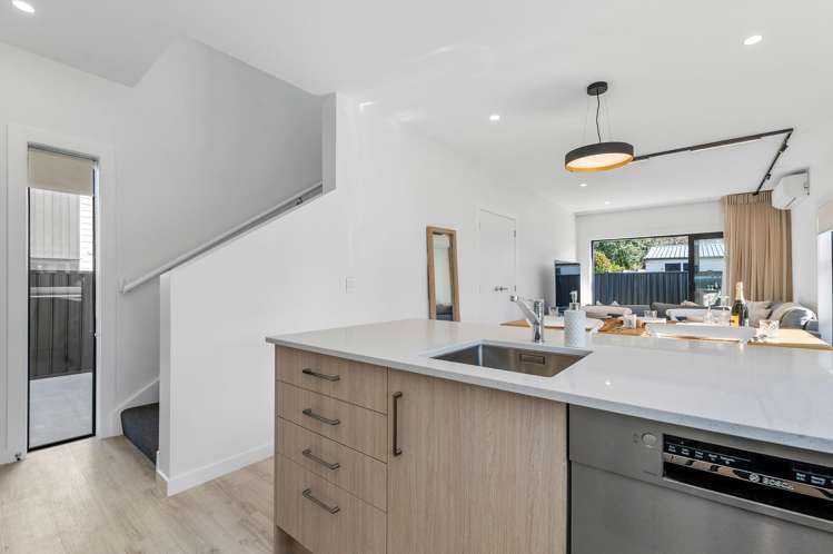 2/141 Waikato Street Central_15