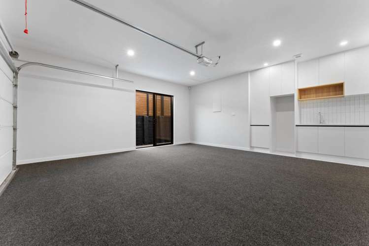 6 Barrel Crescent Swanson_21