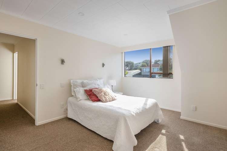 40 Akaroa Drive Maupuia_12