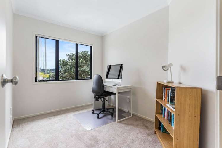 84 Fields Parade Oteha_10