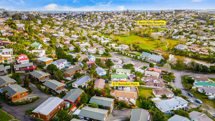 2/7 Romulus Place Totara Vale_17