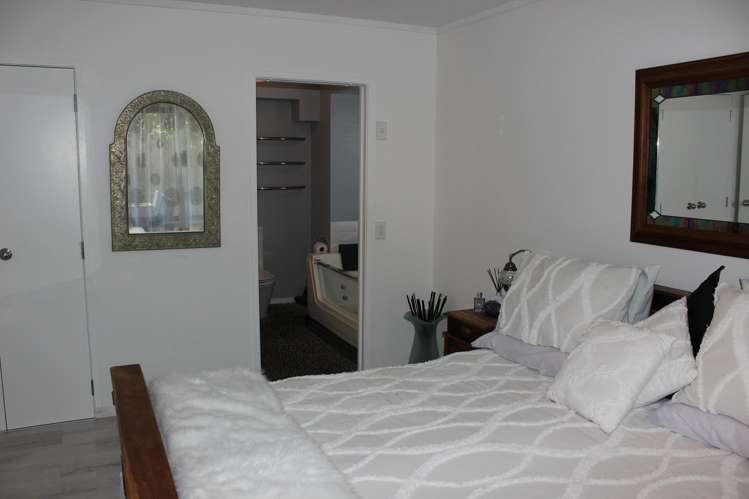 137 The Fairway Matarangi_17