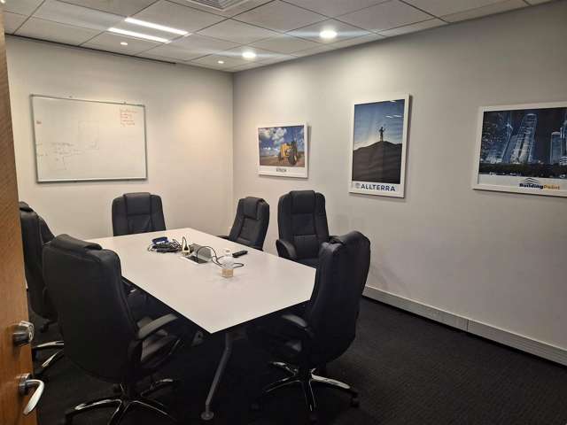 Unit 2/1 Show Place Addington_4