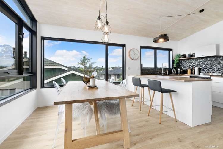 2/7 Old Lake Road Narrow Neck_3