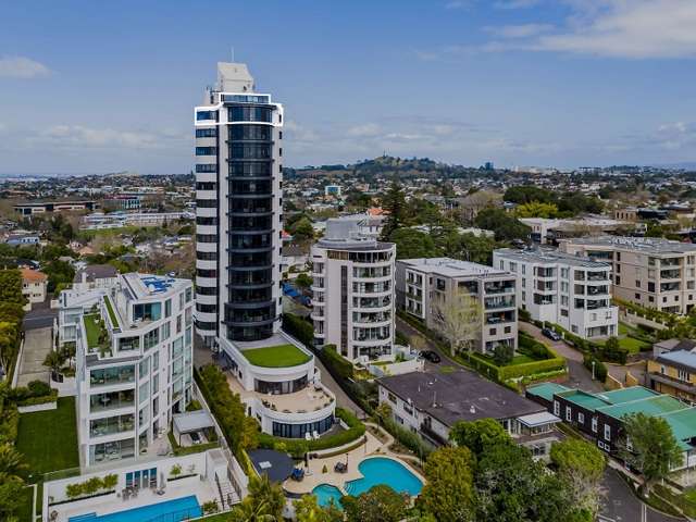 Luxury Remuera penthouse sells for $1m loss amid tough market