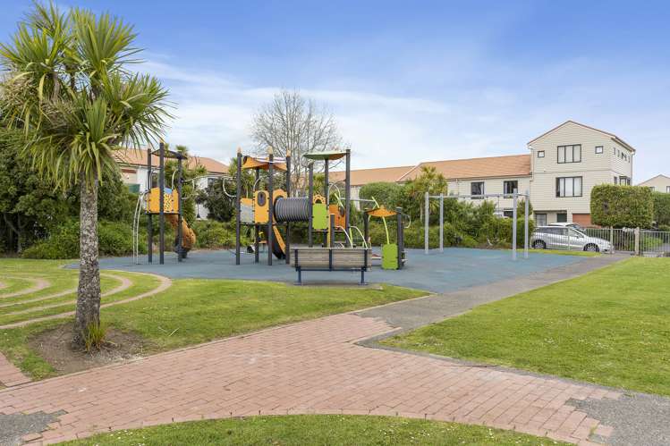 74/1 Ambrico Place New Lynn_14