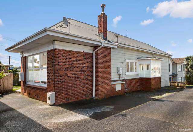 5 bedrooms house in Mt Roskill