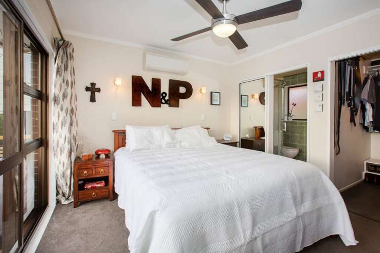 9 Langwell Place Papakowhai_13