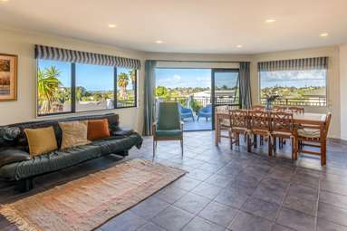 32 Ian Sage Avenue_4