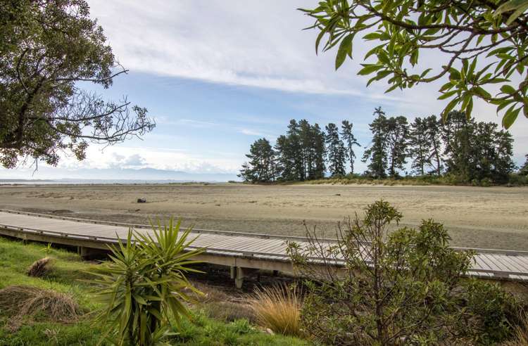 P75/70 Beach Road Tahunanui_11