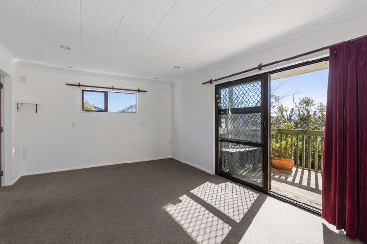 5 Kinloch Place Papakowhai_6
