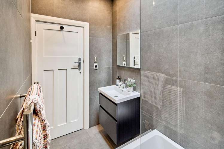 292 The Parade Island Bay_22