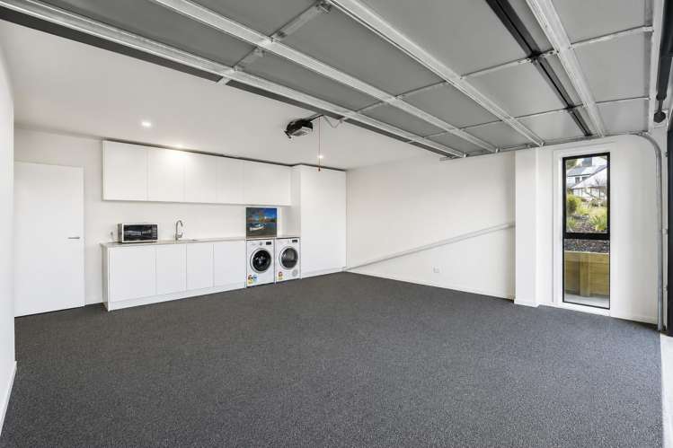 2 Jade Lake Crescent Fernhill_18