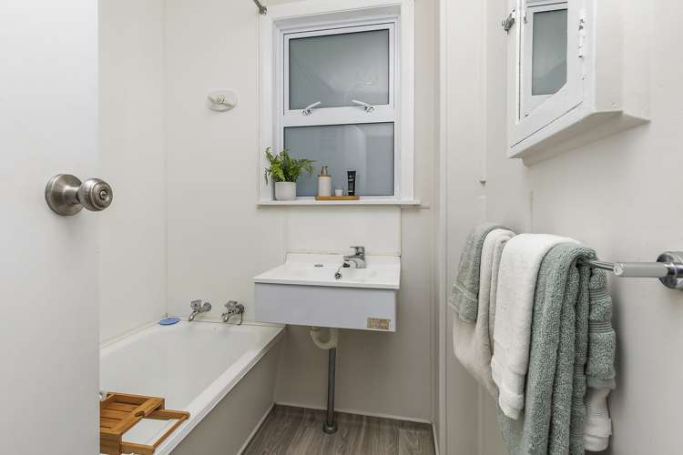 11 Wakefield Terrace Tawa_12