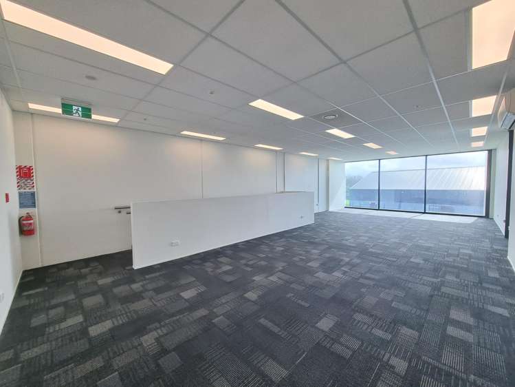 2/20 Highgate Parkway Silverdale_3