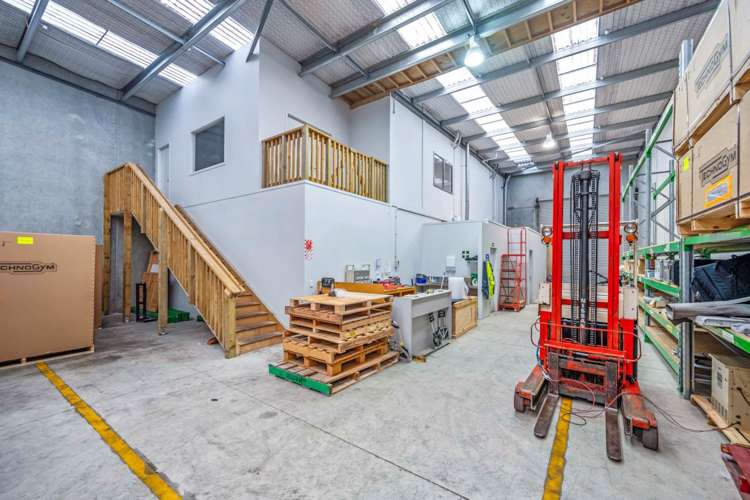 Unit 1/9 Orbit Drive Rosedale_5