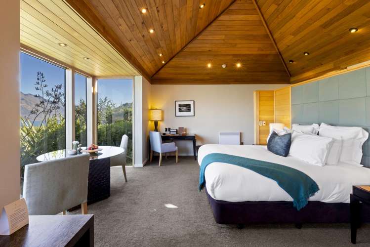 21 & 23 MacKinnon Terrace Sunshine Bay_35