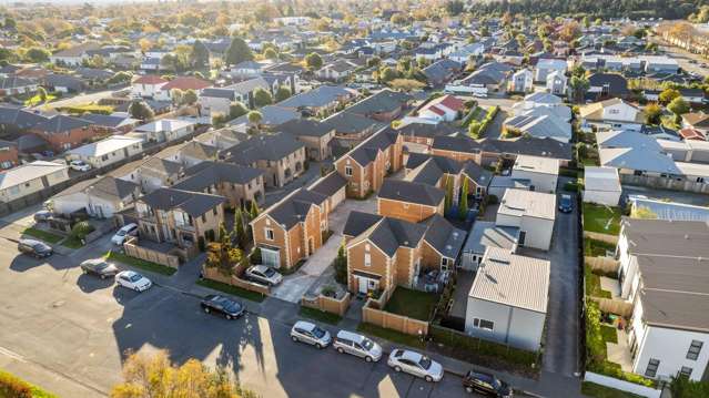 Prime Riccarton Location ! 7 x Townhouses
