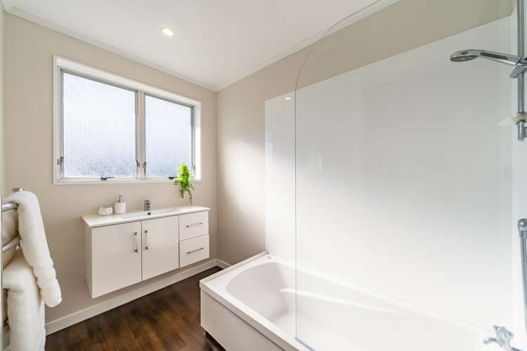 3 Hawthorn Crescent Stokes Valley_13