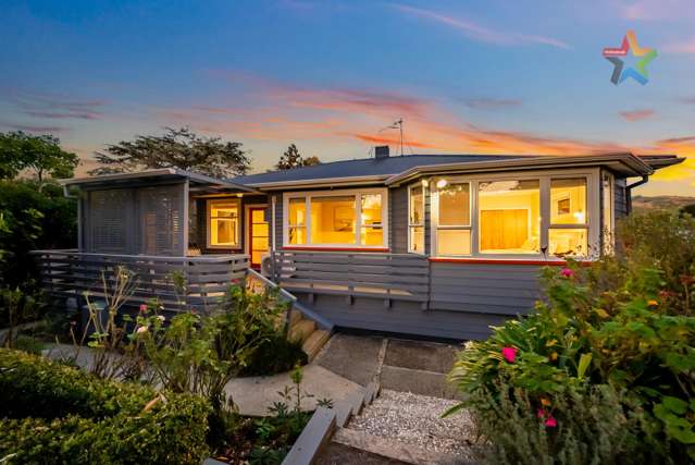 1950’S COTTAGE IN RAUMATI BEACH