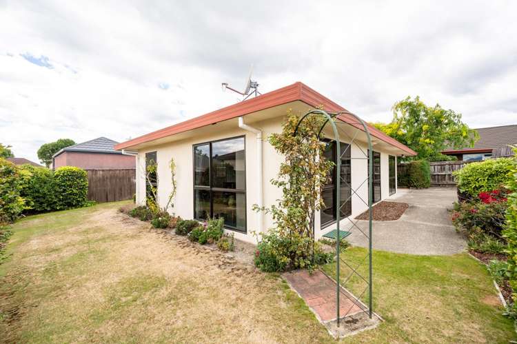 2/10 Stead Crescent_1