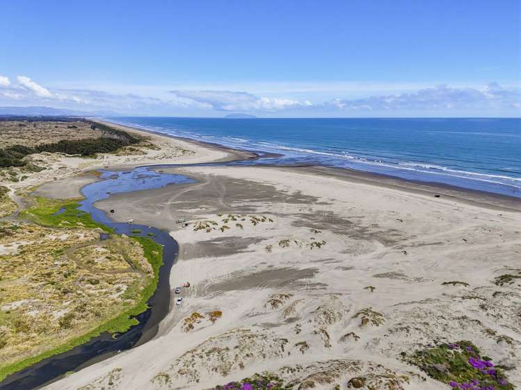 15 Muaupoko Street Hokio Beach_42